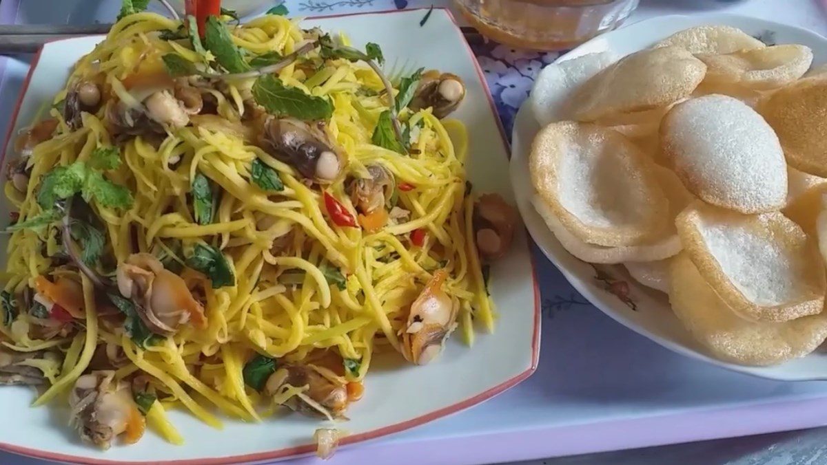 Mango razor clam salad