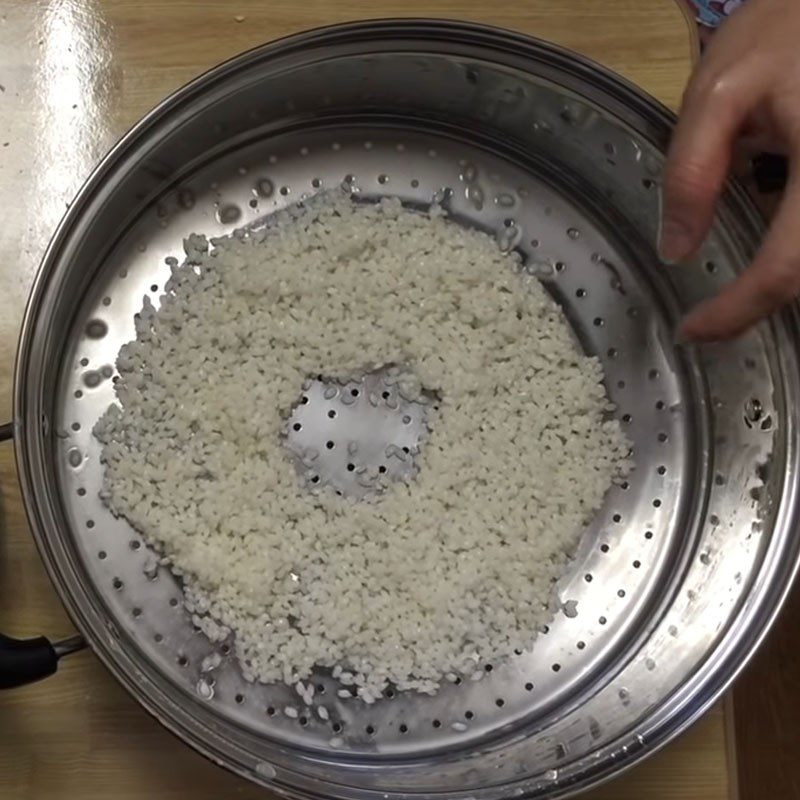 Step 7 Steaming the bánh khúc Bánh khúc without khúc leaves