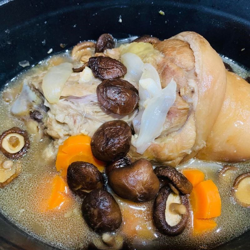 Step 4 Braising the pork leg Pork leg braised with five spices