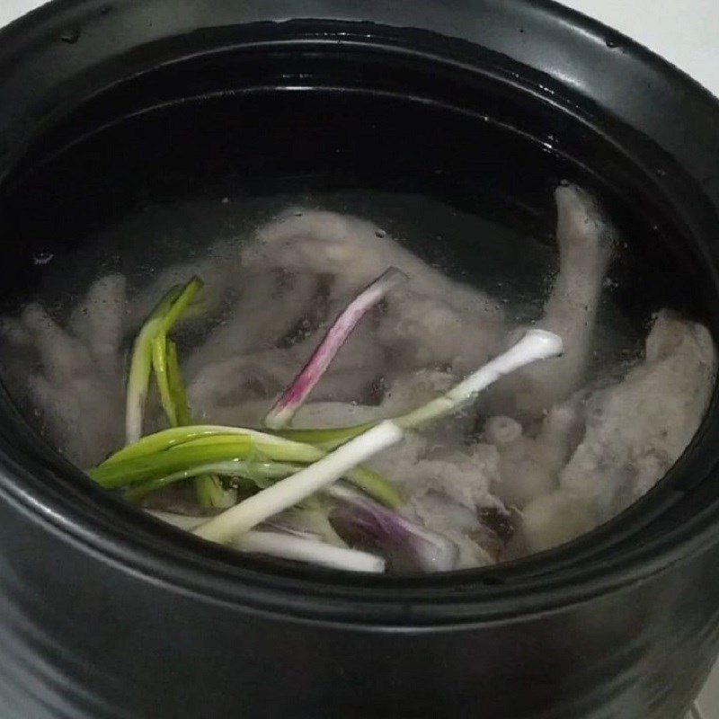 Step 3 Simmering chicken feet and bones Collagen hotpot