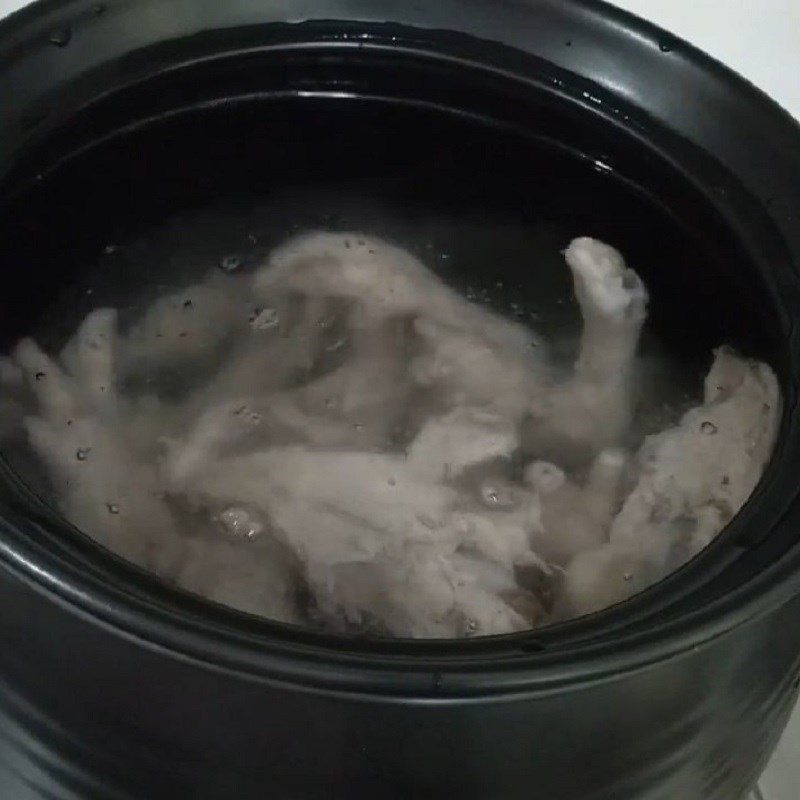 Step 3 Simmering chicken feet and bones Collagen hotpot