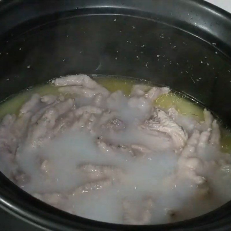 Step 3 Simmering chicken feet and bones Collagen hotpot