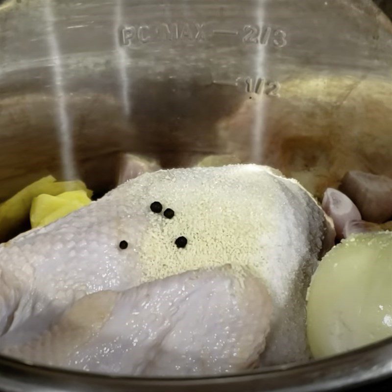 Step 3 Stew the chicken Chicken noodle salad