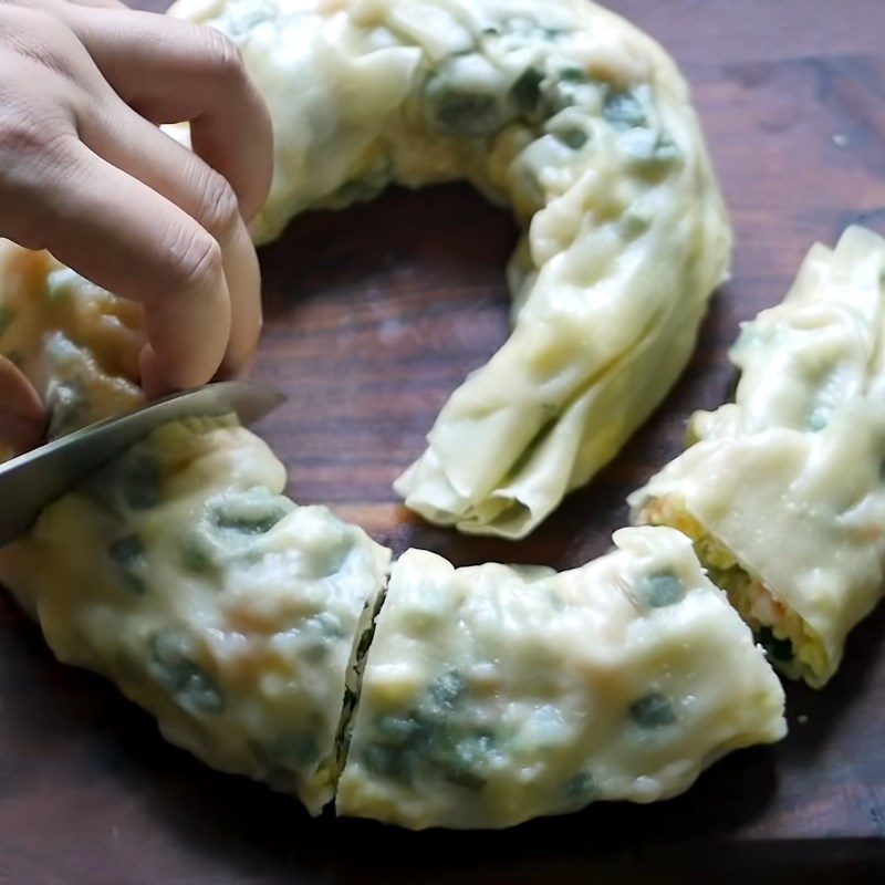 Step 5 Steaming the cake Shrimp-filled cake roll