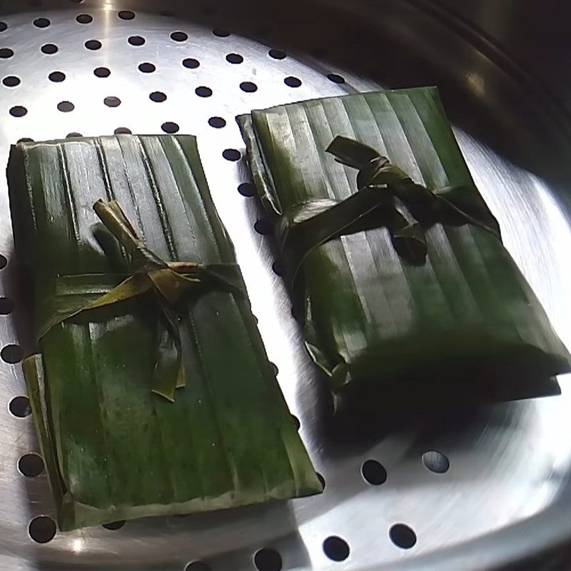 Step 7 Steaming the vegetarian bánh nậm with mushroom filling