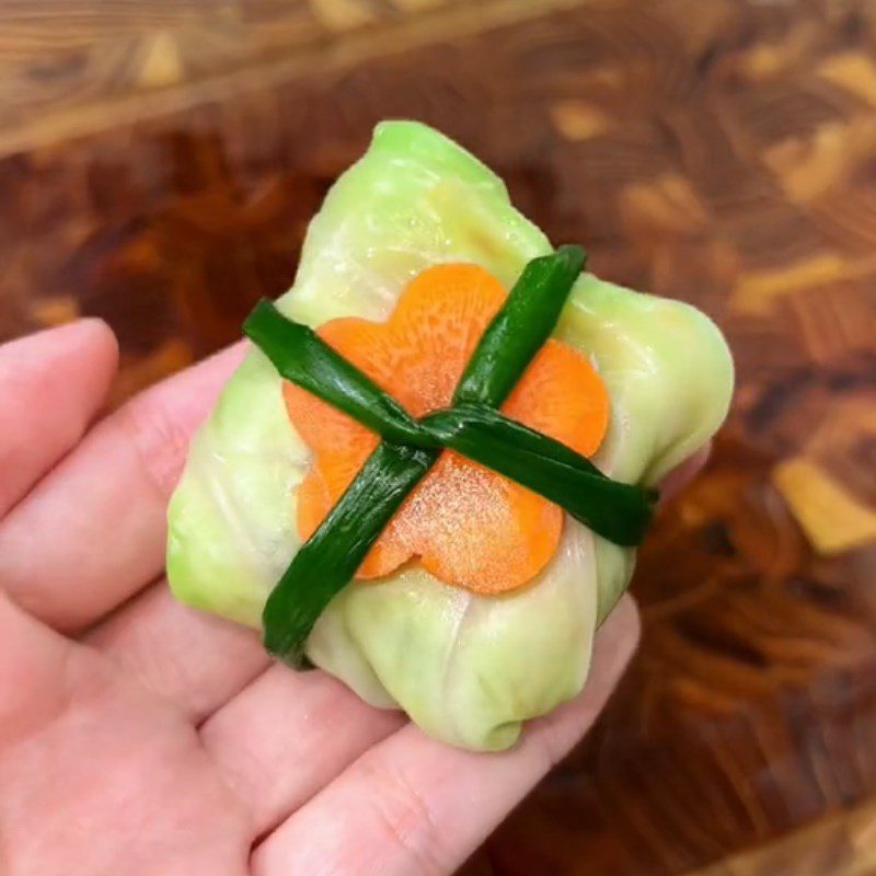 Step 3 Steam cabbage Cabbage rolls with shrimp and soy sauce