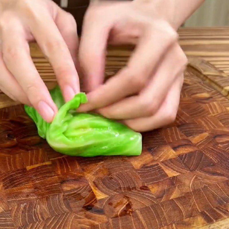 Step 3 Steam cabbage Cabbage rolls with shrimp and soy sauce