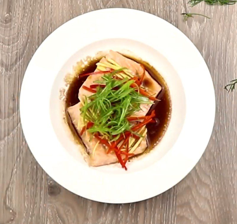Step 3 Steamed Salmon with Soy Sauce