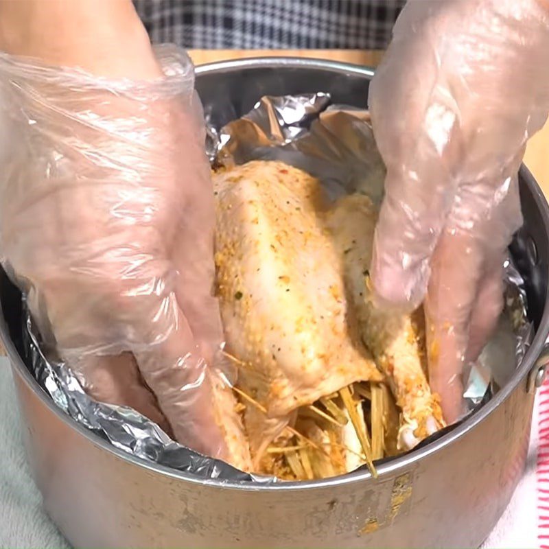 Step 4 Steaming chicken wrapped in foil with salt