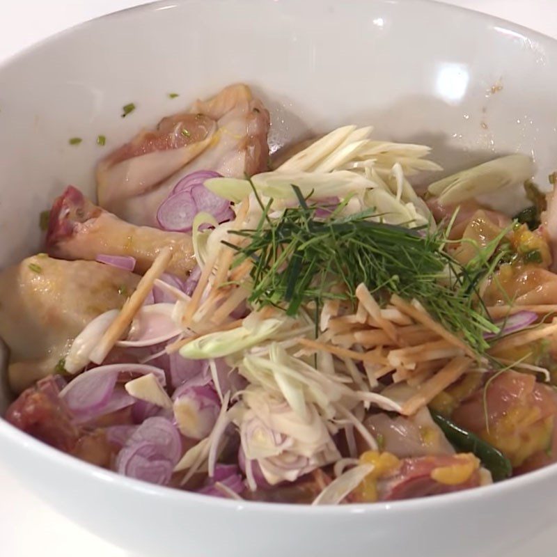 Step 5 Steaming chicken Steamed chicken with galangal and lemongrass