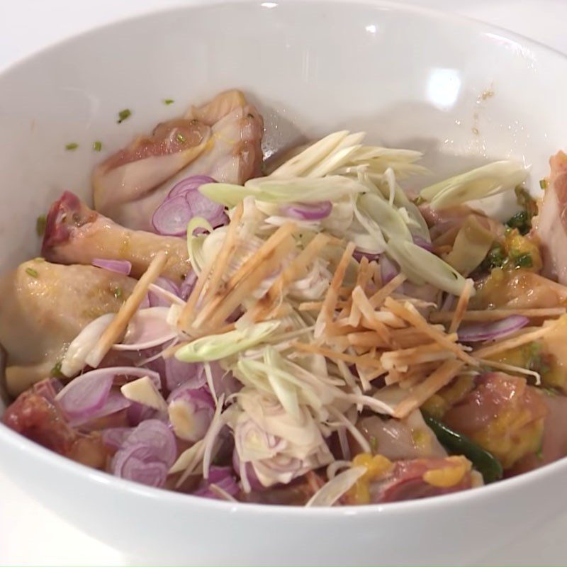 Step 5 Steaming chicken Steamed chicken with galangal and lemongrass