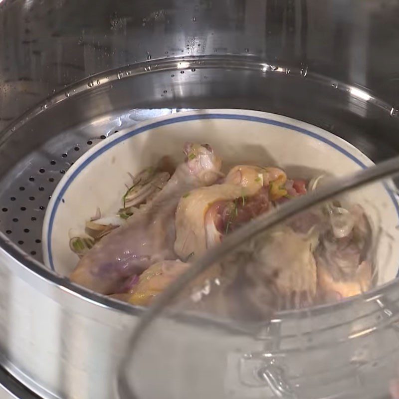 Step 5 Steaming chicken Steamed chicken with galangal and lemongrass