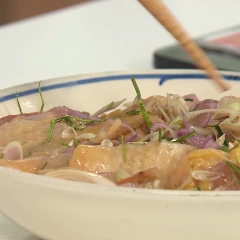 Step 5 Steaming chicken Steamed chicken with galangal and lemongrass