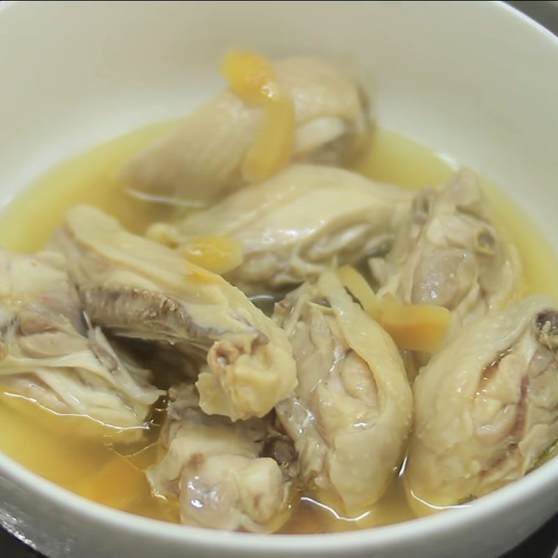 Step 2 Steaming chicken and blanching bok choy Steamed chicken with bok choy