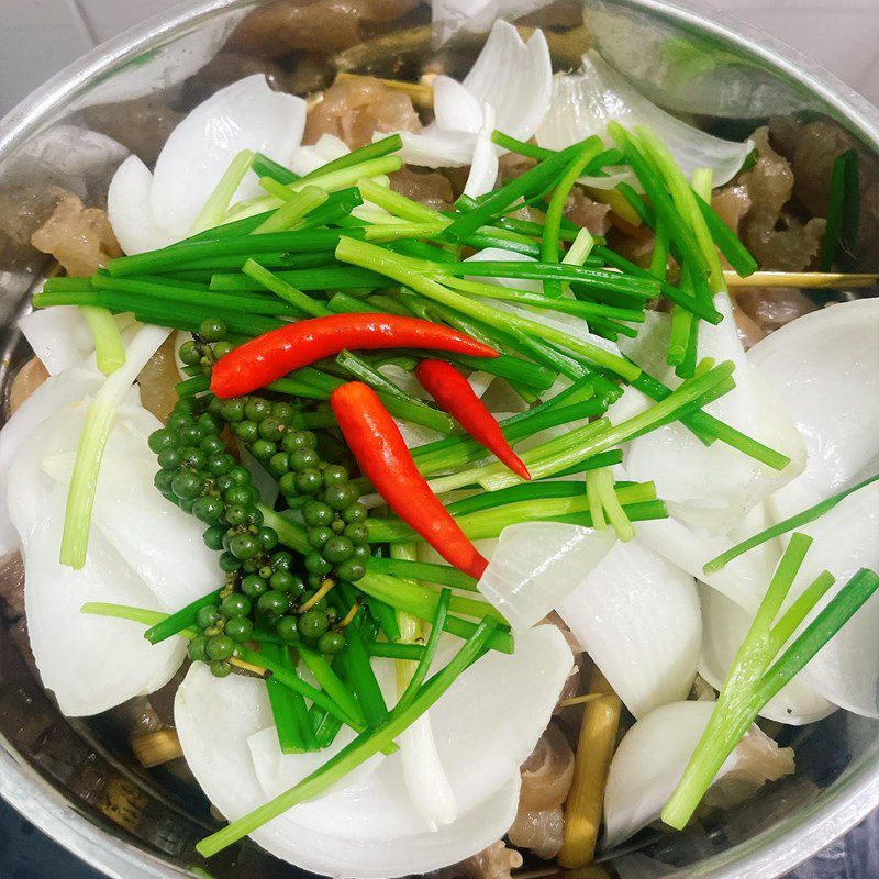 Step 2 Steaming beef tendons Beef tendons steamed with ginger and lemongrass