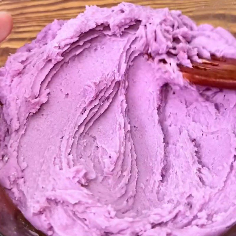 Step 1 Steam the taro Taro Sticky Rice Cake (Recipe shared from Tiktok Vao bep cùng TasteVN)