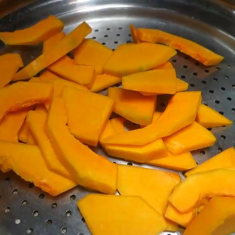 Step 2 Steam and blend the pumpkin for coconut water pumpkin jelly