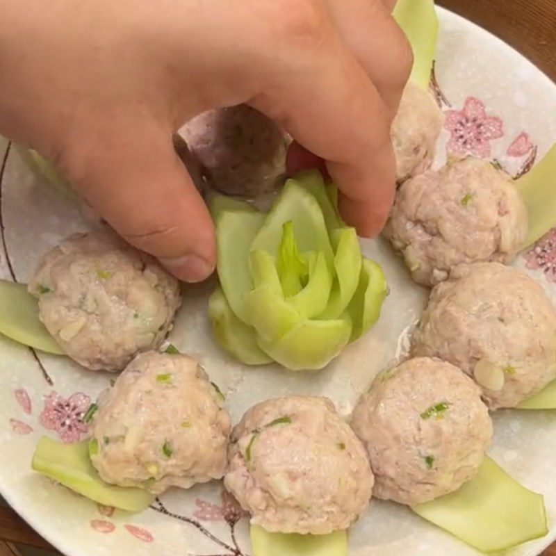 Step 3 Steaming minced meat with bok choy