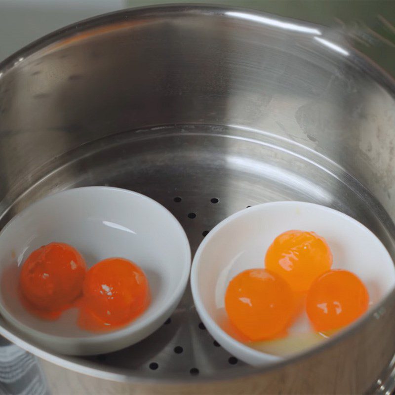 Step 1 Steaming Salted Eggs Fried Taro with Salted Egg Filling