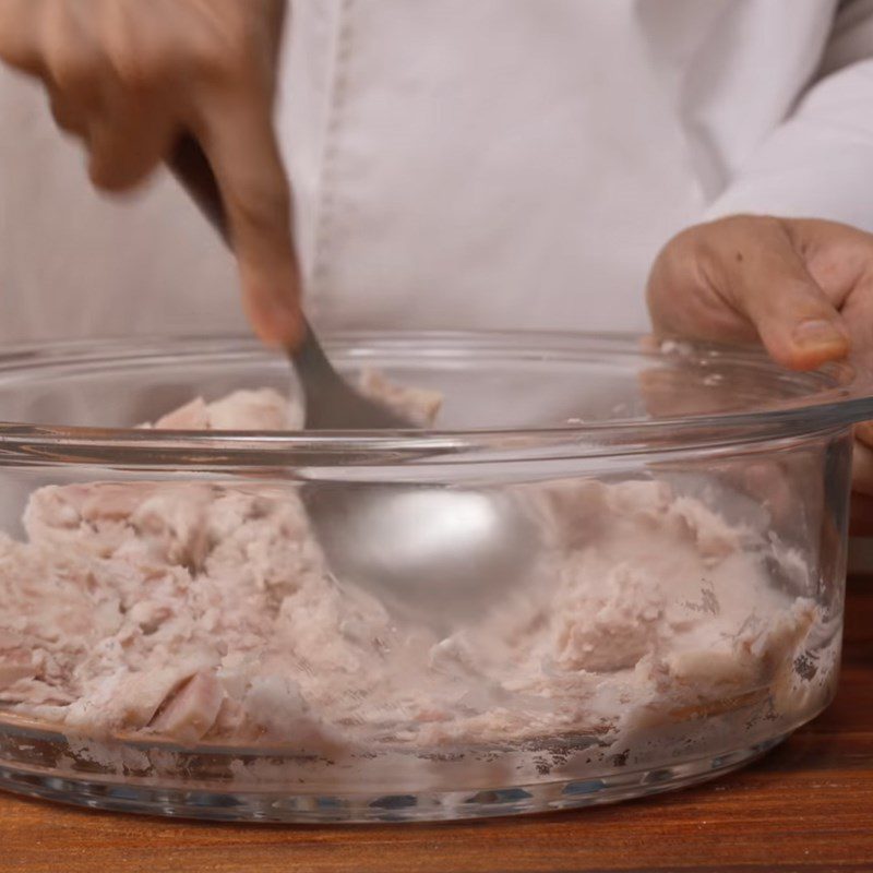 Step 3 Steaming and mashing taro Taro cake with shrimp and meat filling