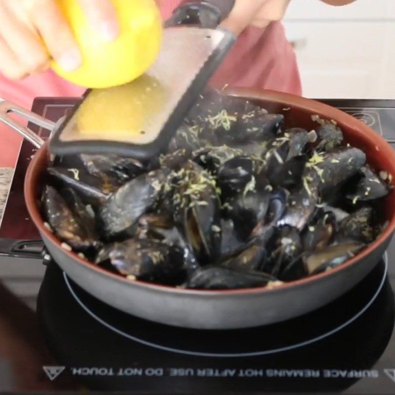 Step 4 Steam the mussels Steamed green mussels with beer