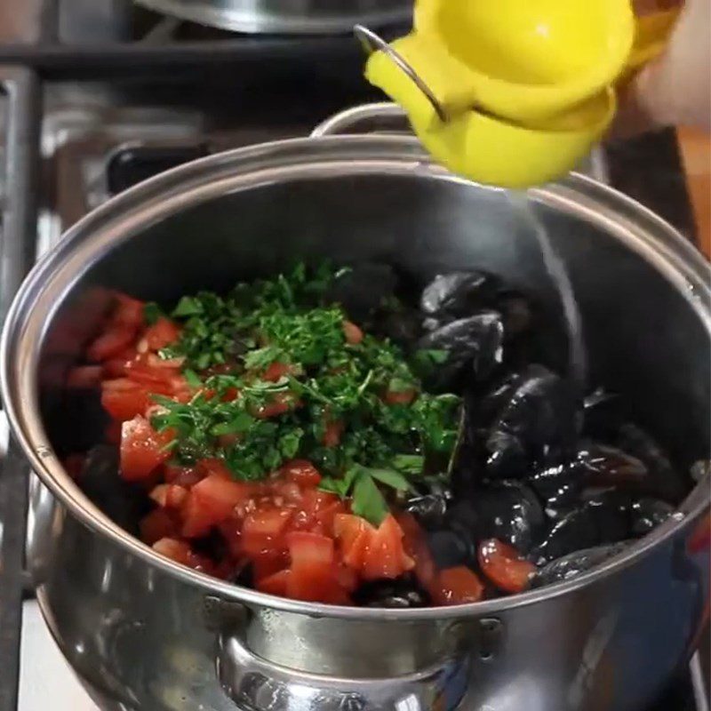 Step 4 Steamed Mussels Green mussels steamed with wine