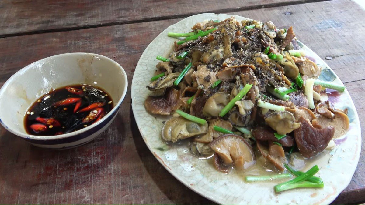 Stir-fried Oysters with Mushrooms