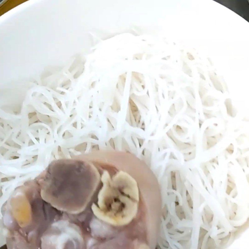 Step 5 Completion Pork leg noodles