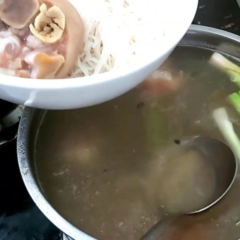 Step 5 Completion Pork leg noodles
