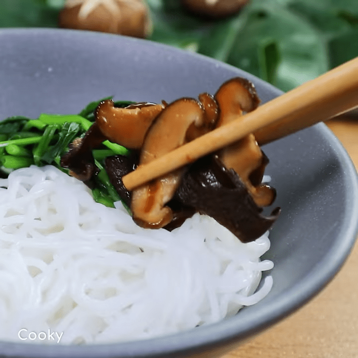 Step 5 Completion of Hải Phòng shrimp noodles