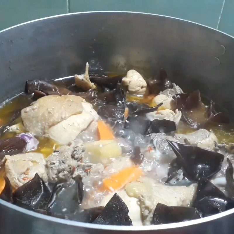 Step 6 Completion of chicken cooked with sticky rice wine