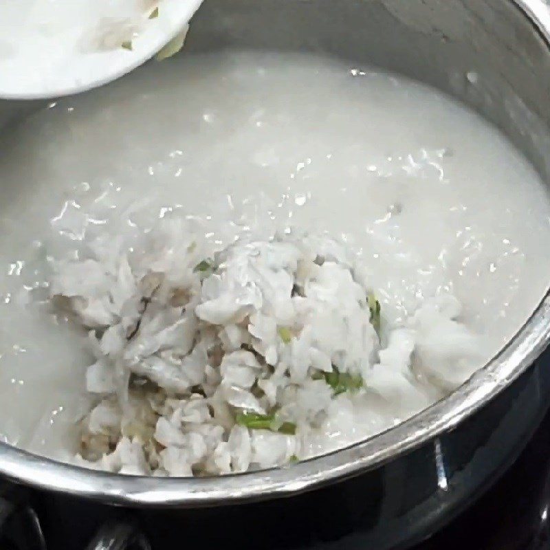 Step 5 Completing the porridge Barramundi porridge for baby weaning with taro