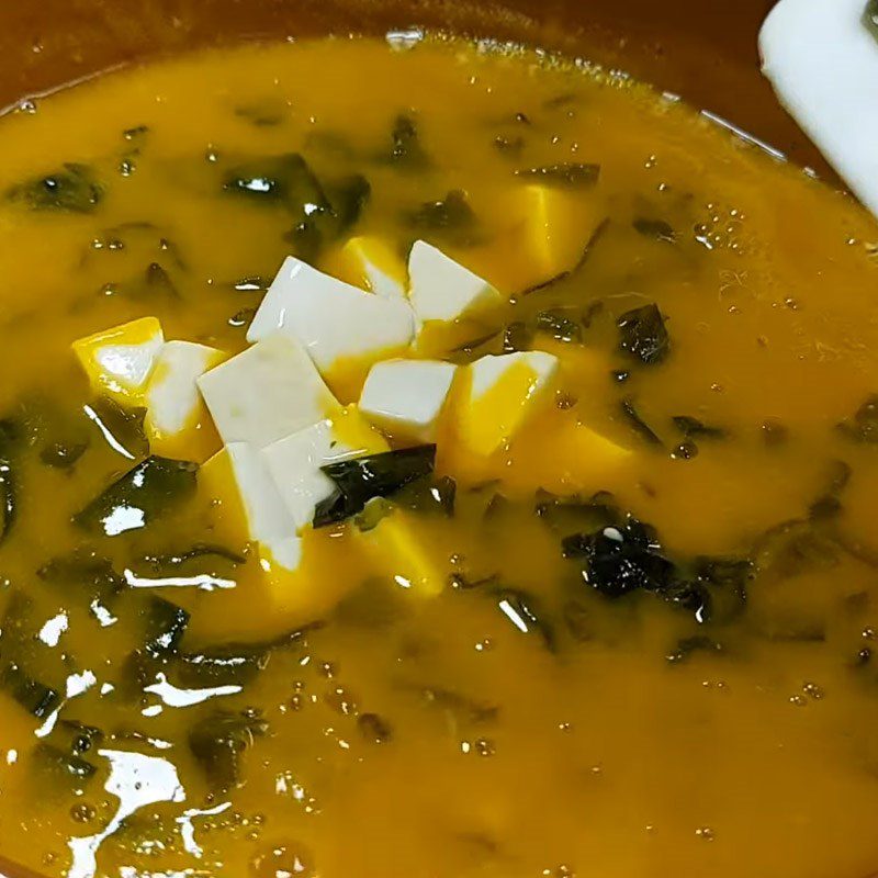 Step 3 Complete the soup Vegetarian pumpkin soup with seaweed