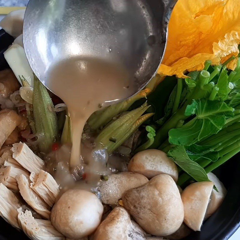 Step 4 Complete the dish Vegetarian fish sauce hot pot