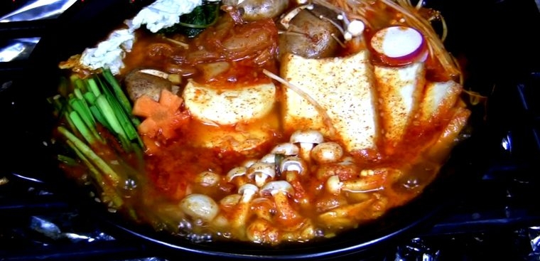 how to cook delicious simple spicy kimchi soup 02695