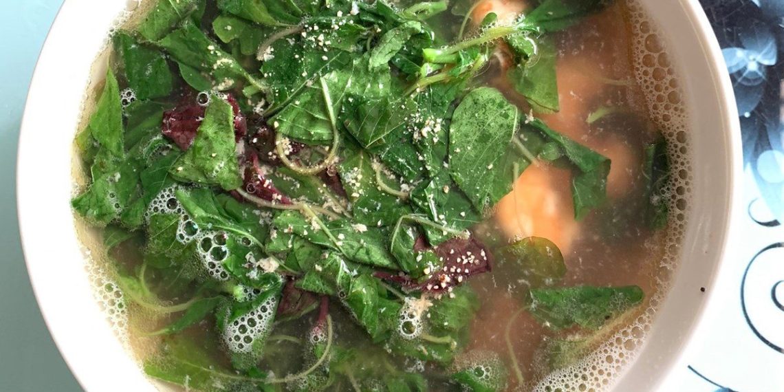 how to cook fresh shrimp and green vegetable soup delicious sweet and refreshing for the family 09553