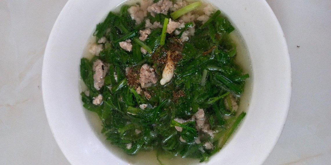 how to cook green sour soup with bam meat for hot days 13338