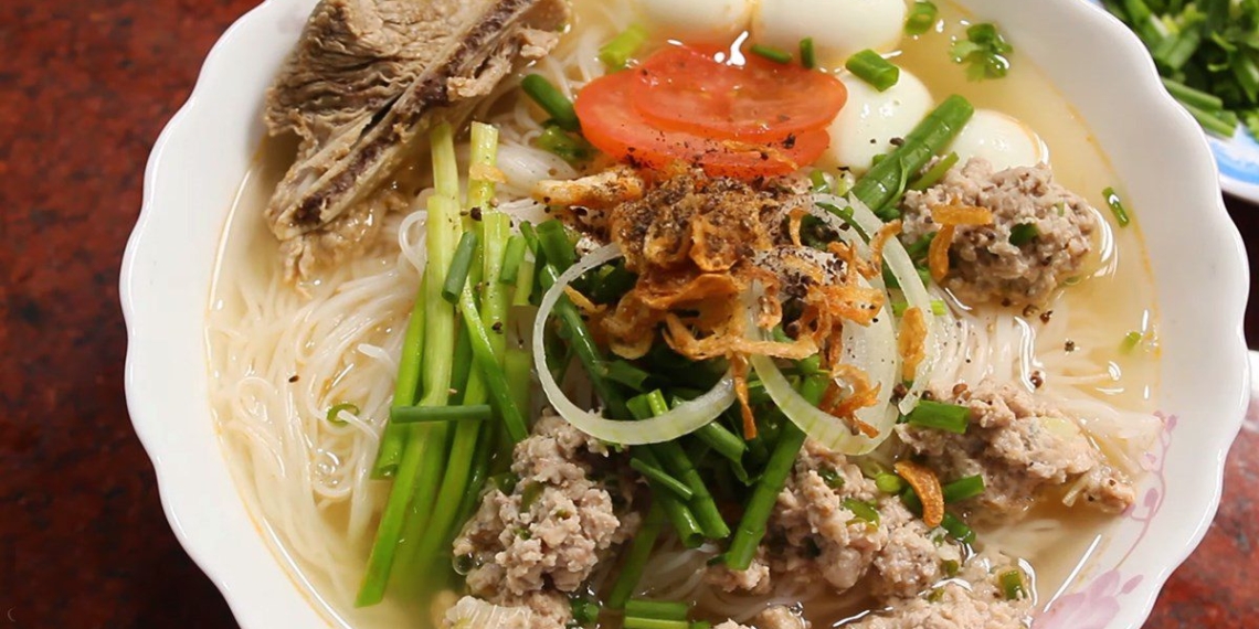 how to cook simple meat noodle soup with tomato for breakfast 10111