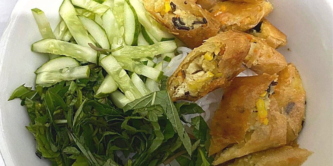 how to make crispy fried spring roll noodles delicious fragrant for breakfast 03057