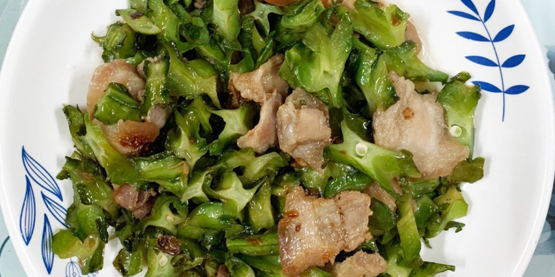 how to make crispy pork stir fried with dragon fruit delicious appealing addictive 10289