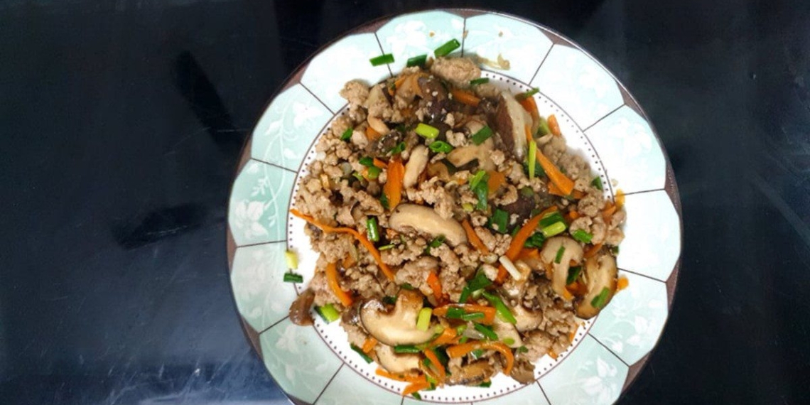 how to make delicious fragrant shiitake mushroom pork stir fry for a meal 17369