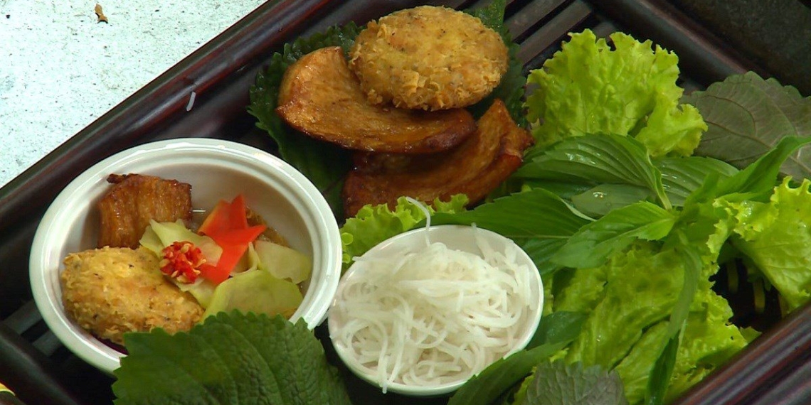 how to make delicious simple grilled pork noodle hanoi 04288