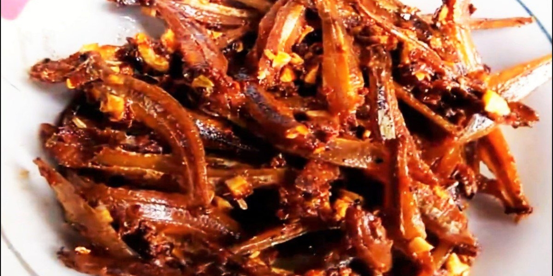 how to make dried fish fried with chili crispy delicious very appetizing 09388