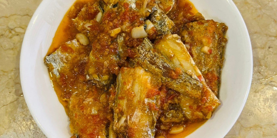 how to make dried fish with tomato delicious and appetizing 14987