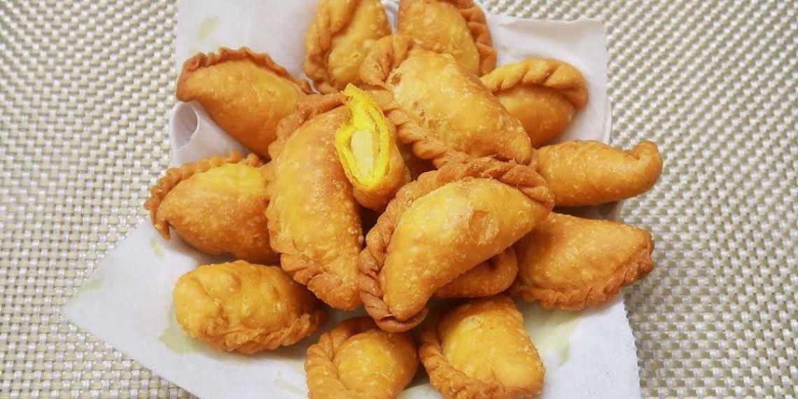 how to make fried green bean paste spring rolls crispy delicious 03216