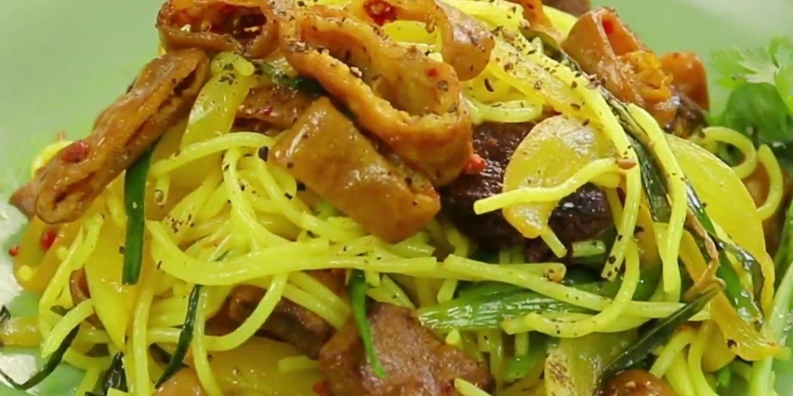 how to make fried noodles with turmeric leaves delicious and addictive 07420