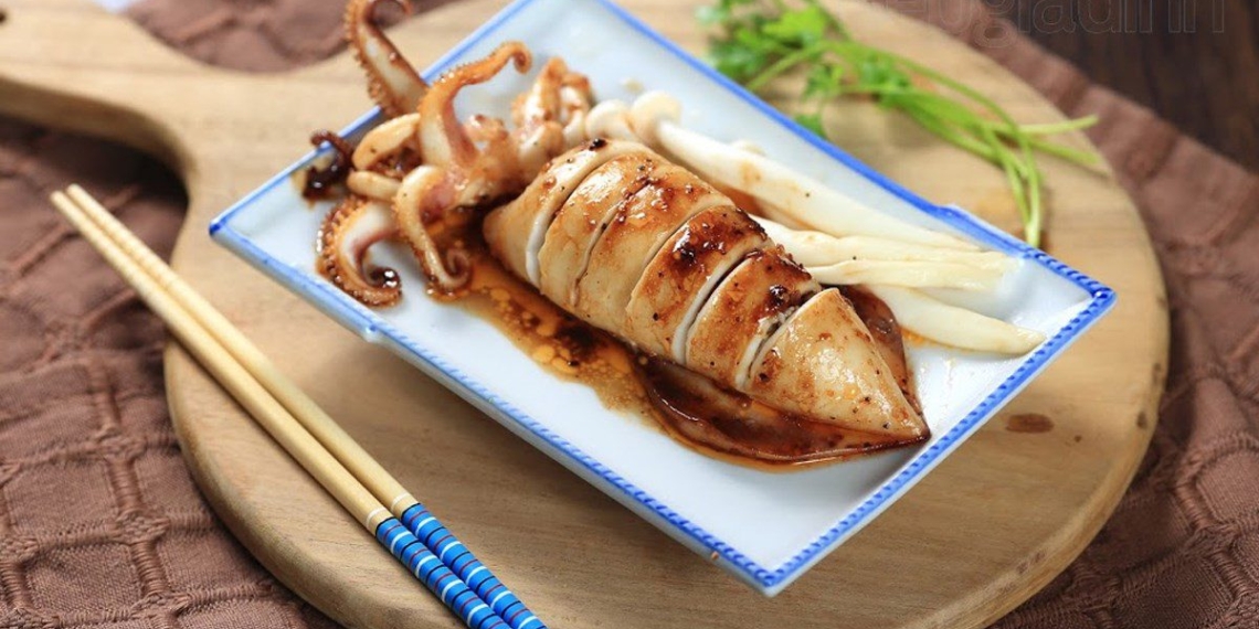 how to make grilled squid stuffed with rice in teriyaki sauce delicious 03749