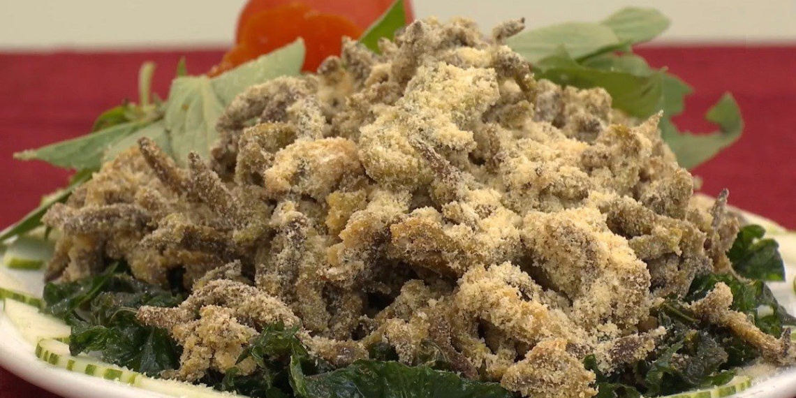 how to make salty crunchy fried insects for the whole family at the end of the year 05737