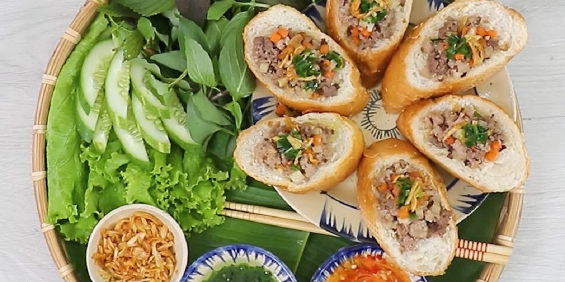 how to make steamed banh mi with shredded meat for quick lunches 00796 2