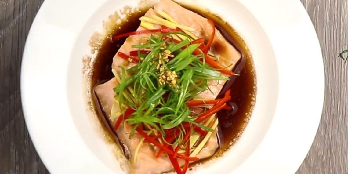 how to make steamed salmon with aromatic soy sauce nutritious 04240